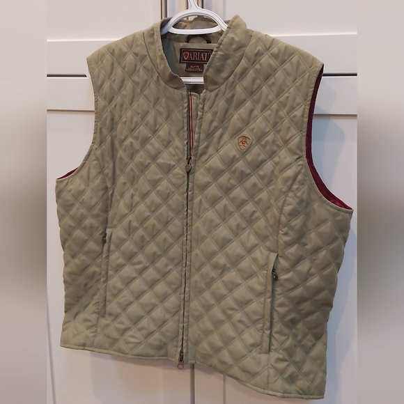 Ariat equestrian quilted vest - Picture 12 of 16